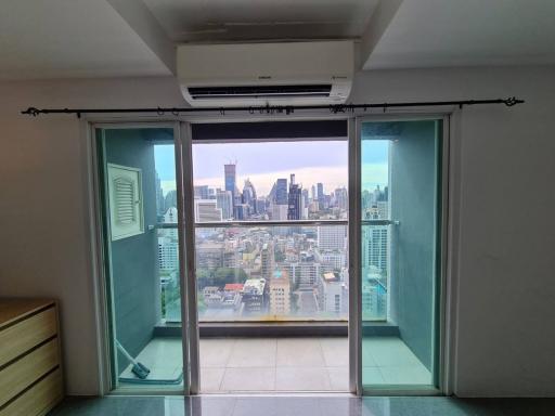 Sukhumvit Suite 1 bedroom condo for sale and rent