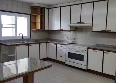 Govind Tower 3 bedroom apartment for rent