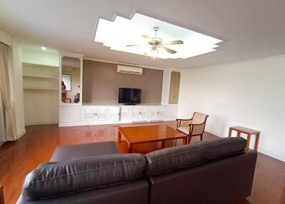 Le Cullinan 4 bedroom apartment for rent