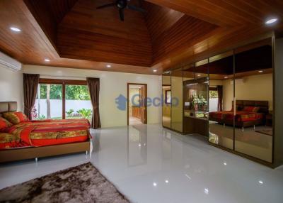 9 Bedrooms House Bang Saray H009699