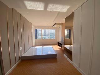 Penthouse for sale with tenant at Moon Tower