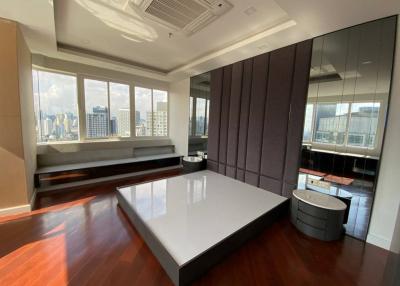 Penthouse for sale at Moon Tower