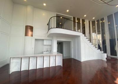 Penthouse for sale with tenant at Moon Tower