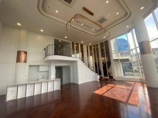 Penthouse for sale with tenant at Moon Tower