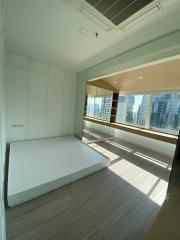 Penthouse for sale with tenant at Moon Tower