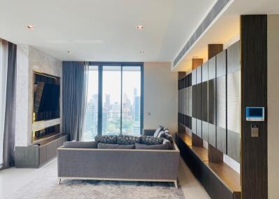 Q Sukhumvit 3 bedroom condo for sale with tenant