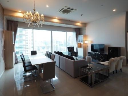 3 bedroom condo for rent at Circle Condominium