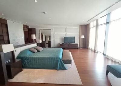 St. Regis Bangkok Residences 3 bedroom property for sale with tenant