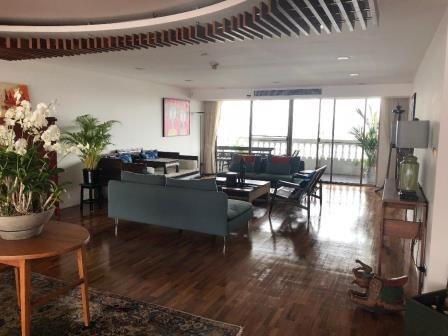 4 bedroom apartment for rent at Bangkapi Mansion