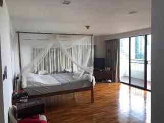 4 bedroom apartment for rent at Bangkapi Mansion