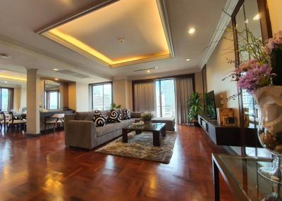 4 bedroom apartment for rent at Ploenruedee Residence