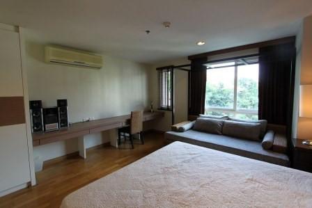 2 bedroom condo for sale with tenant at Serene Place Sukhumvit 24