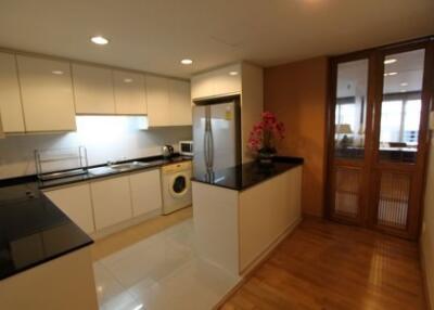 2 bedroom condo for sale with tenant at Serene Place Sukhumvit 24