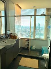 3 bedroom condo for sale at Watermark Chaophraya