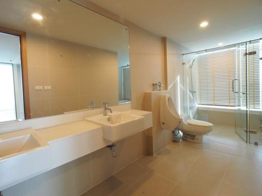 4 bedroom penthouse for rent at Circle Condominium