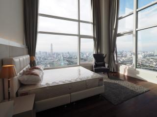 4 bedroom penthouse for rent at Circle Condominium