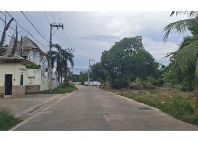 7,792 Sqm. Land listed for ฿ 2,500,000.