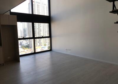 1  bedroom condo for sale with tenant at The Lofts Silom