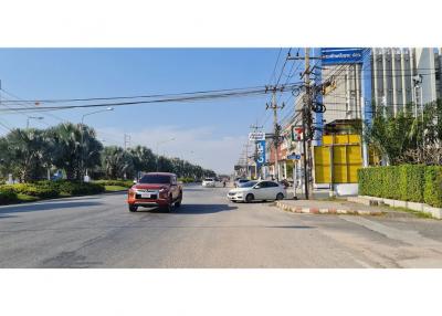 1,600 Sqm. Land listed for ฿ 3,900,000.