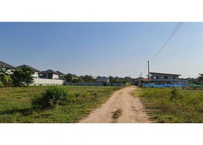 1,600 Sqm. Land listed for ฿ 3,900,000.