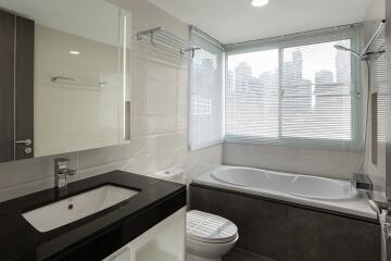 3 bedroom apartment for rent at Aashiana Sukhumvit 26