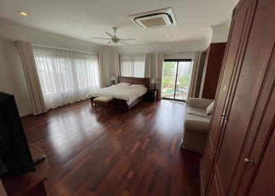 3 bedroom apartment for rent at Sathorn Crest