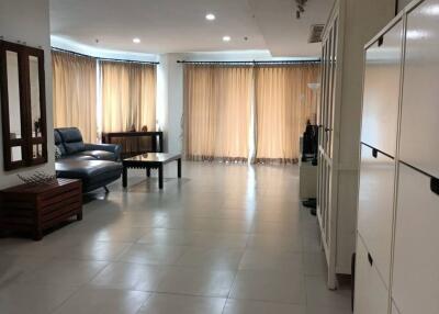 3 bedroom condo for sale and rent at Moon Tower