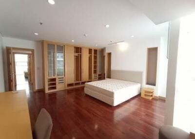 3 bedroom apartment for rent at Ekkamai Gardens