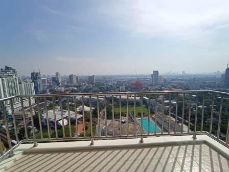 3 bedroom condo for sale with tenant at Fullerton Sukhumvit