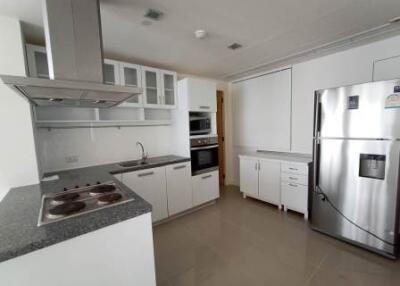 3 bedroom condo for sale with tenant at Fullerton Sukhumvit