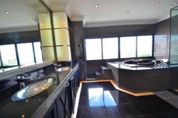 5 bedroom penthouse for sale and rent at Saichol Mansion