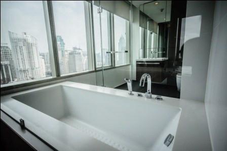 3 bedroom condo for rent at 185 Rajadamri