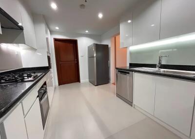 3 bedroom family suite for rent at Mayfair Garden Apartment