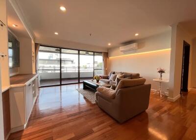 3 bedroom family suite for rent at Mayfair Garden Apartment