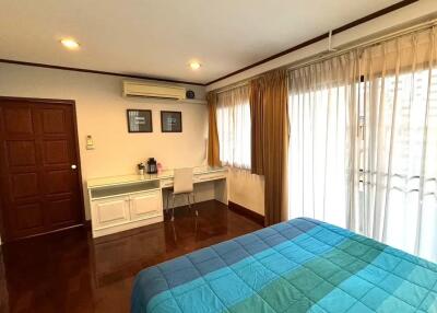 1 bedroom condo for rent at Saranjai Mansion