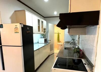 1 bedroom condo for rent at Saranjai Mansion