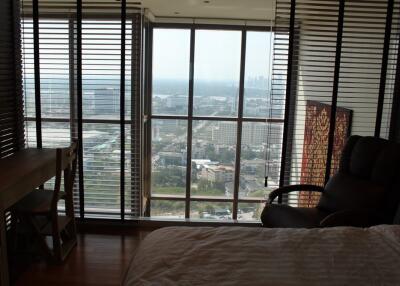 1 bedroom duplex condo for rent at The Emporio Place