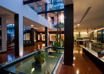 Modern 4 bedroom pool villa in Ekkamai for sale