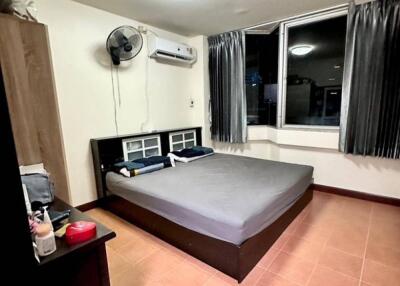 3-BR Condo at Pikul Place Condominium near BTS Saint Louis