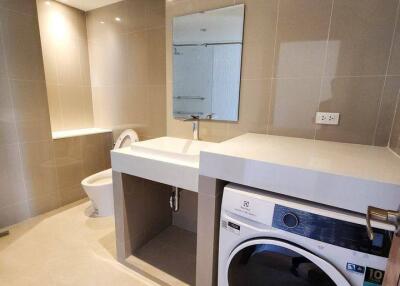 1-BR Condo at Supakarn Condominium near BTS Saphan Taksin