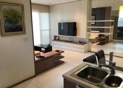 1 bed Condo in The Emporio Place Khlongtan Sub District C020460