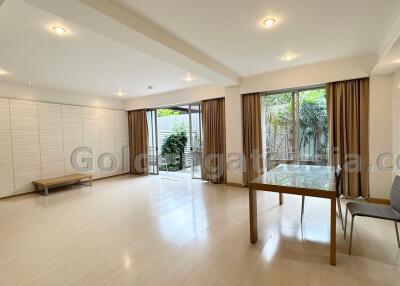 Spacious 2-Bedrooms with private terrace - Asok BTS