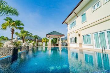 Luxury Pool Villa House