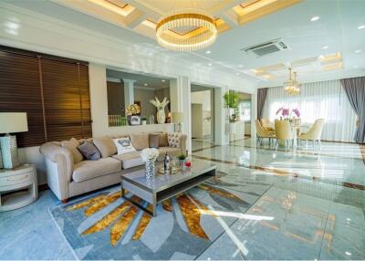Luxury Pool Villa House