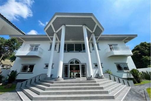 890 Sqm., 11 Beds, 10 Baths House listed for ฿ 38,000,000.