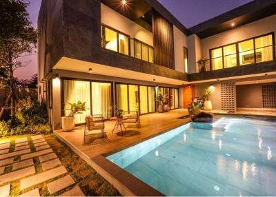 511 Sqm., 4 Beds, 5 Baths Townhouse listed for ฿ 17,900,000.