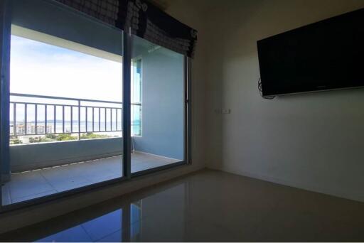 32 Sqm., 1 Bed, 1 Bath Condo listed for ฿ 2,100,000.