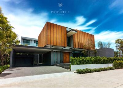 660 Sqm., 3 Beds, 4 Baths Townhouse listed for ฿ 24,900,000.