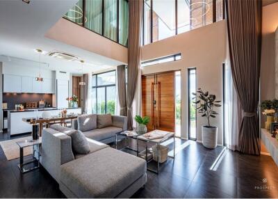 Luxury Pool Villa On Pattaya Hill : The Prospect