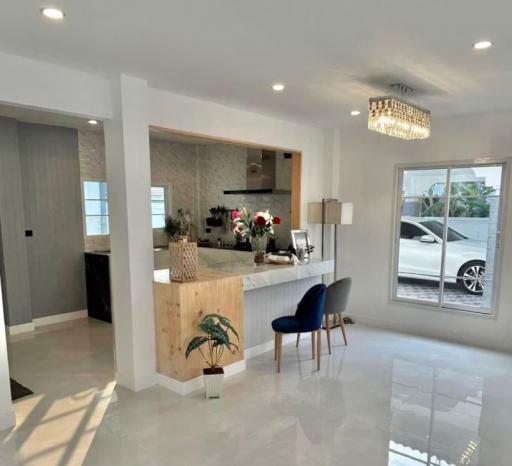 Beautiful house, completely renovated, move in readay in Phongpaiboon Village. Near Central